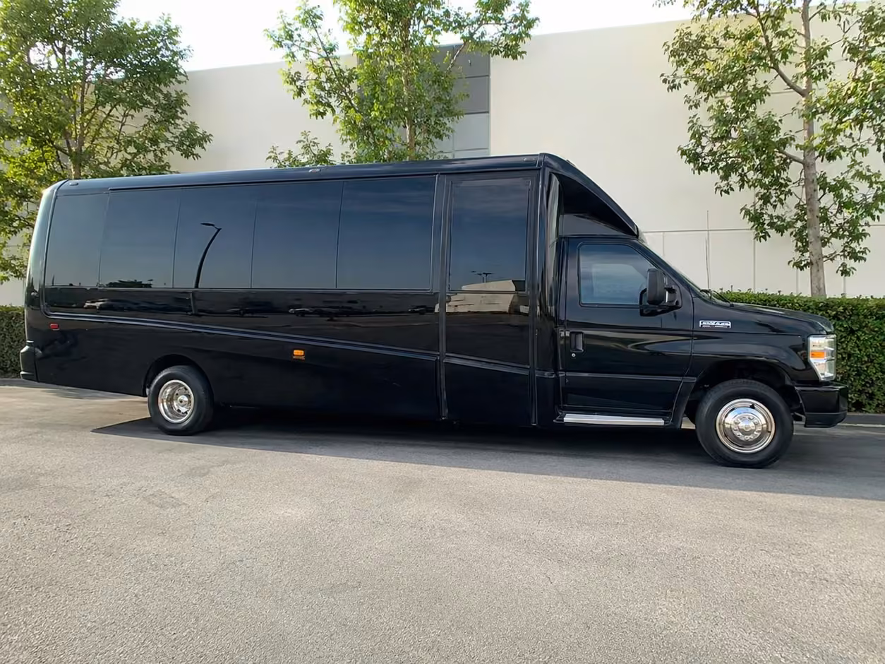 15 35 passenger minibus