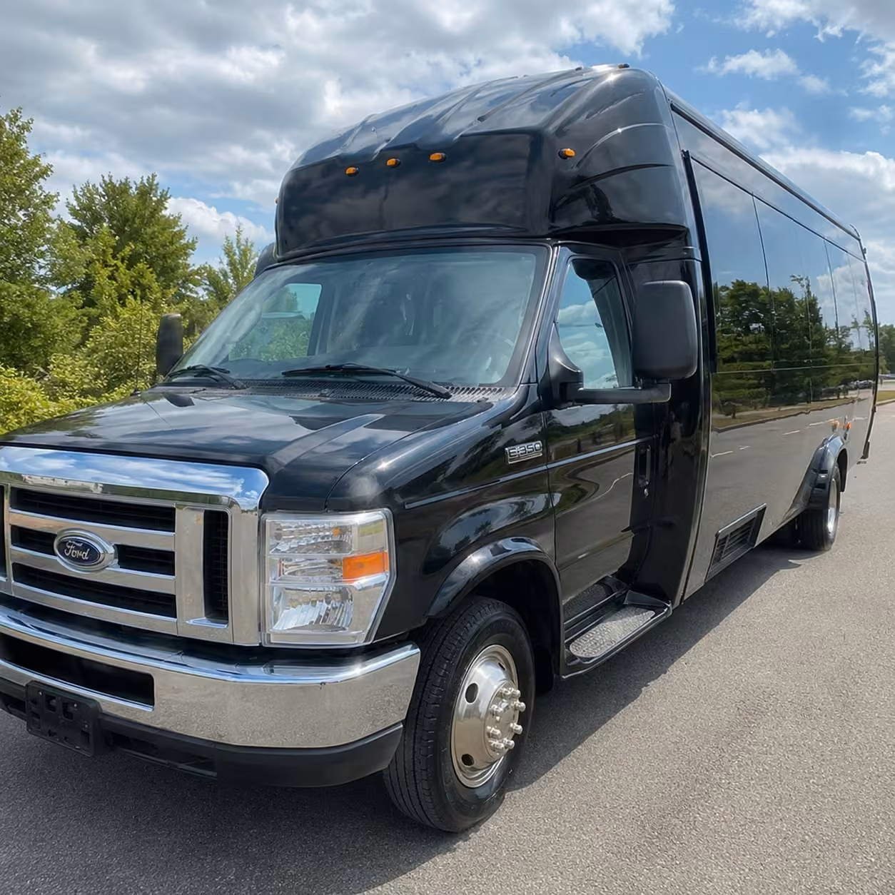 15 passenger party bus